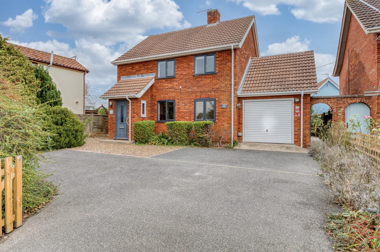 The Street, Yaxley