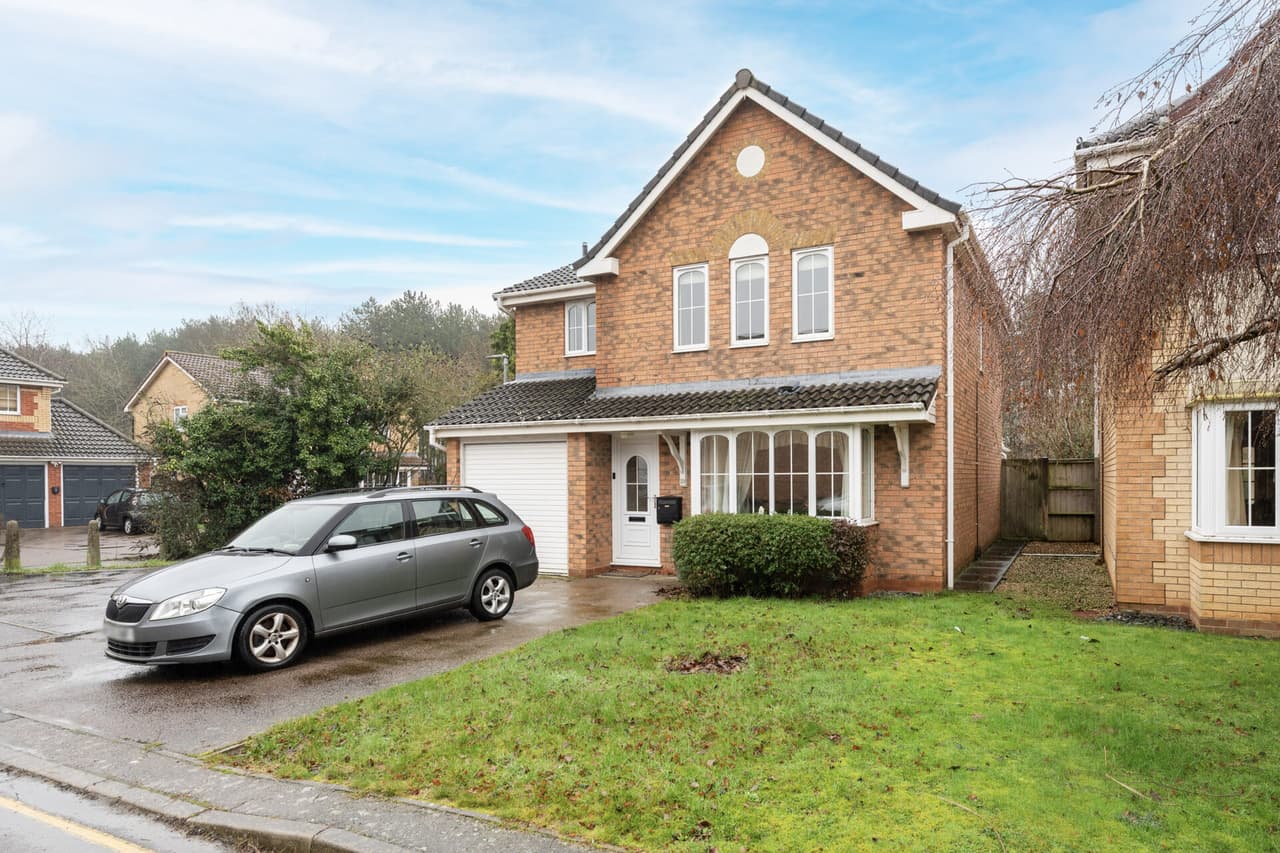 Musketeer Way, Dussindale