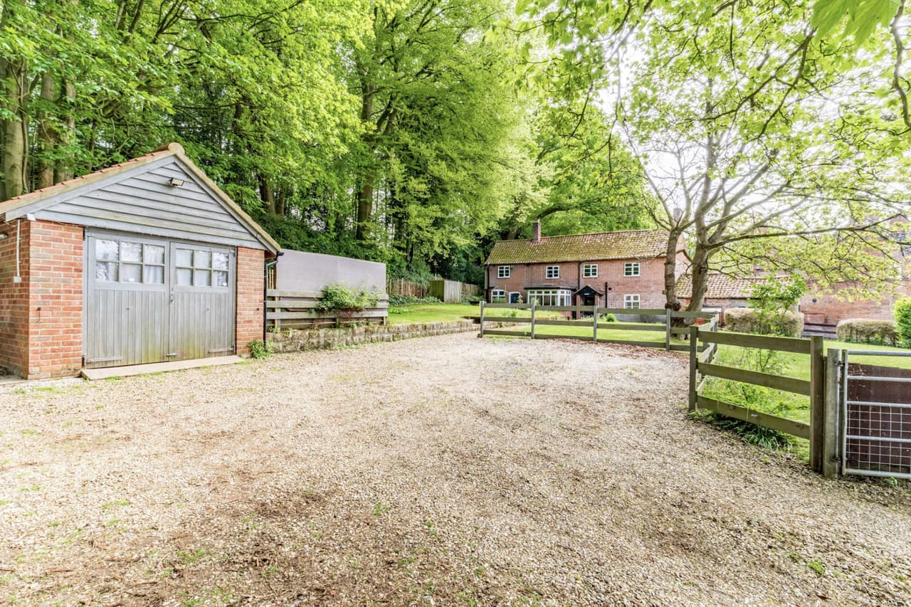 White Lion Road, Coltishall
