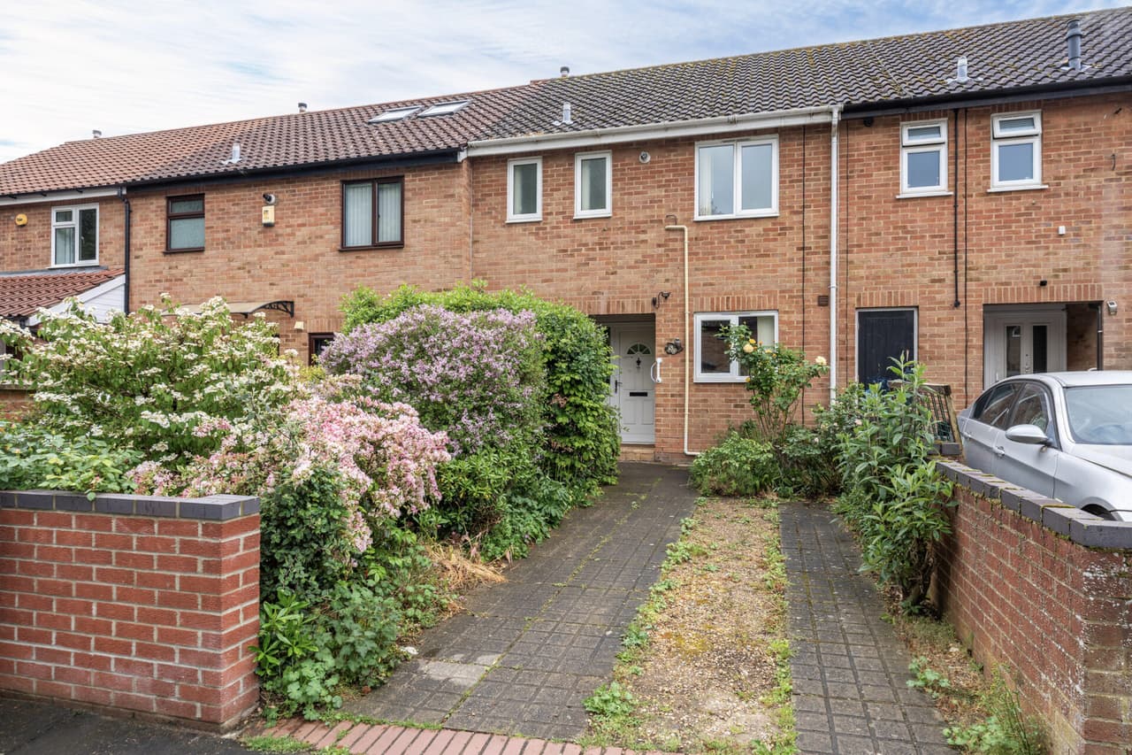 Fiddlewood Road, Catton